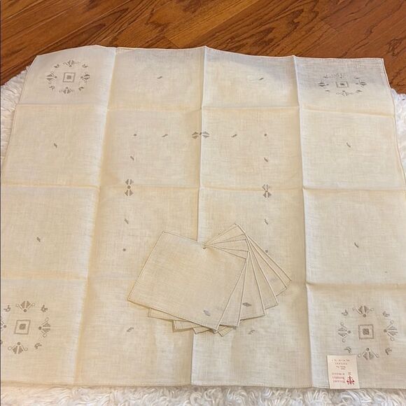 VINTAGE from Italy Cream Handcrafted Table Linens - Picture 3 of 6